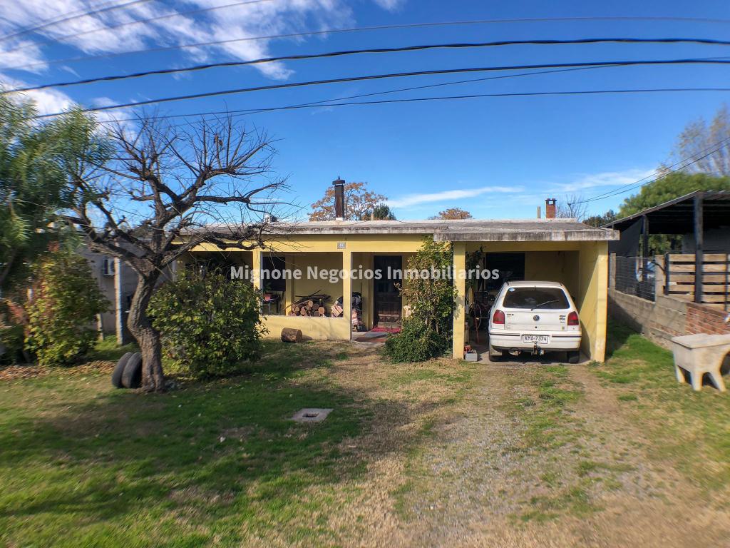 Casa sobre calle Basilio Araujo. A pocos metros de ruta 21. 